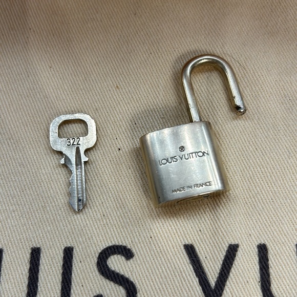 100% Authentic Louis Vuitton Lock & Key #322 - Picture 4 of 6
